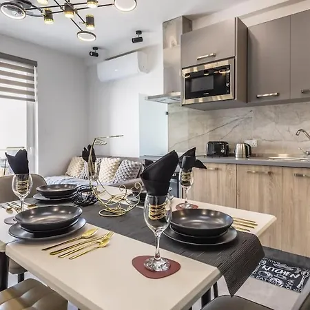 Apartment Velvet Noir By Solea *