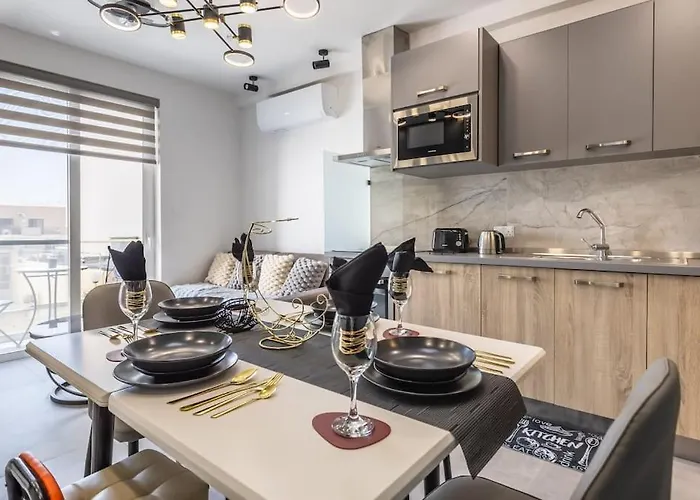 Daire Velvet Noir By Solea *