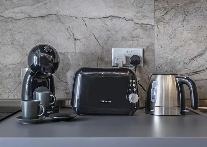 Daire Velvet Noir By Solea