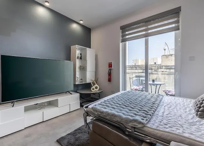 Daire Velvet Noir By Solea *