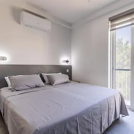 Velvet Noir By Solea *